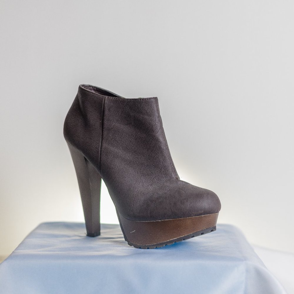 SHI BY JOURNEYS Brown Platform Heel Booties Size 7 Women US